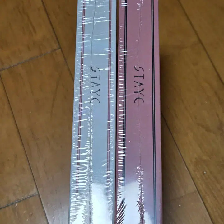 [BUNJANG] STAYC Metamorphic Album White/Pink Bundle Set / 스테이씨 2장 일괄 Metamorphic 앨범 화이트/핑크 세트