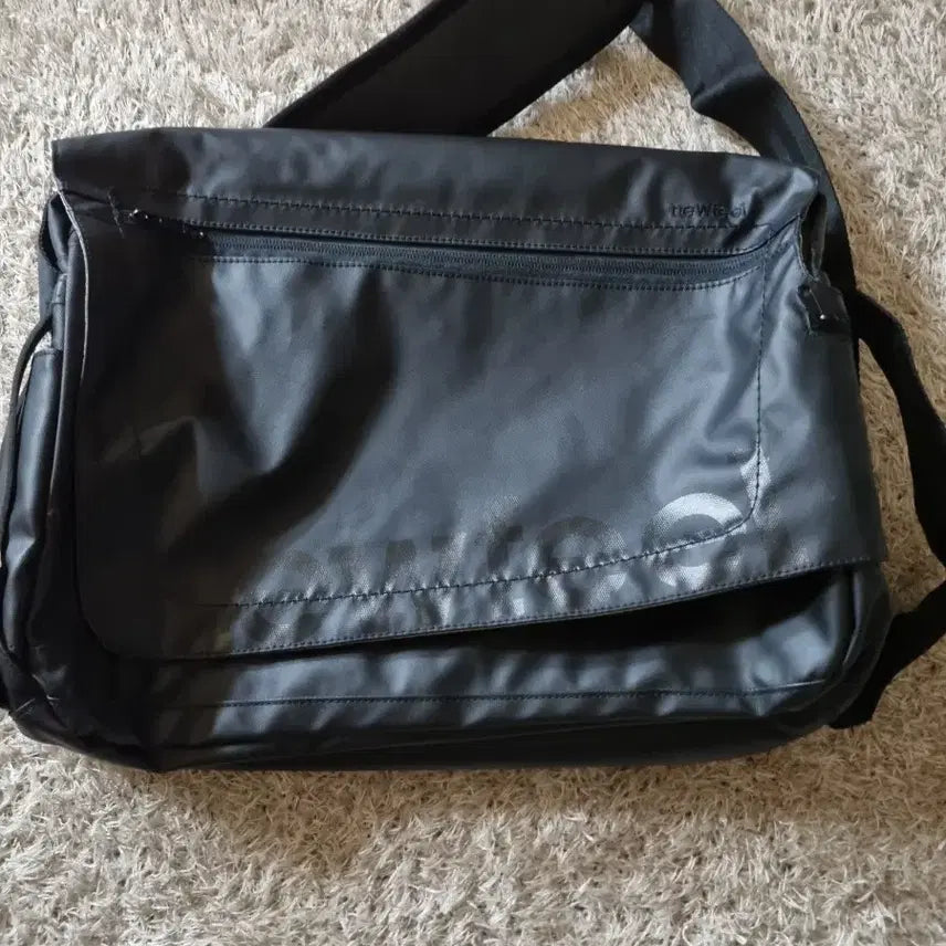 [BUNJANG] Targeted Black Messenger Bag (New) / 타게티 toweled 블랙 메신저백(새상품)