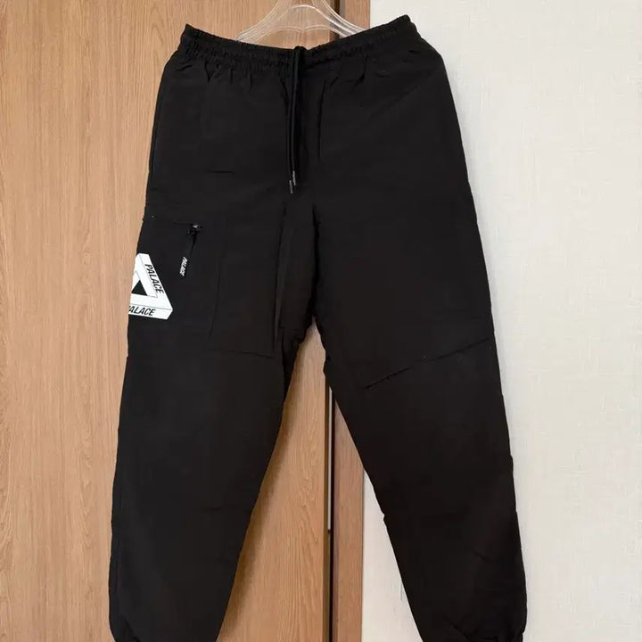 [BUNJANG] Palace Overpark Shell Pants / 팔라스 오버파크 쉘팬츠