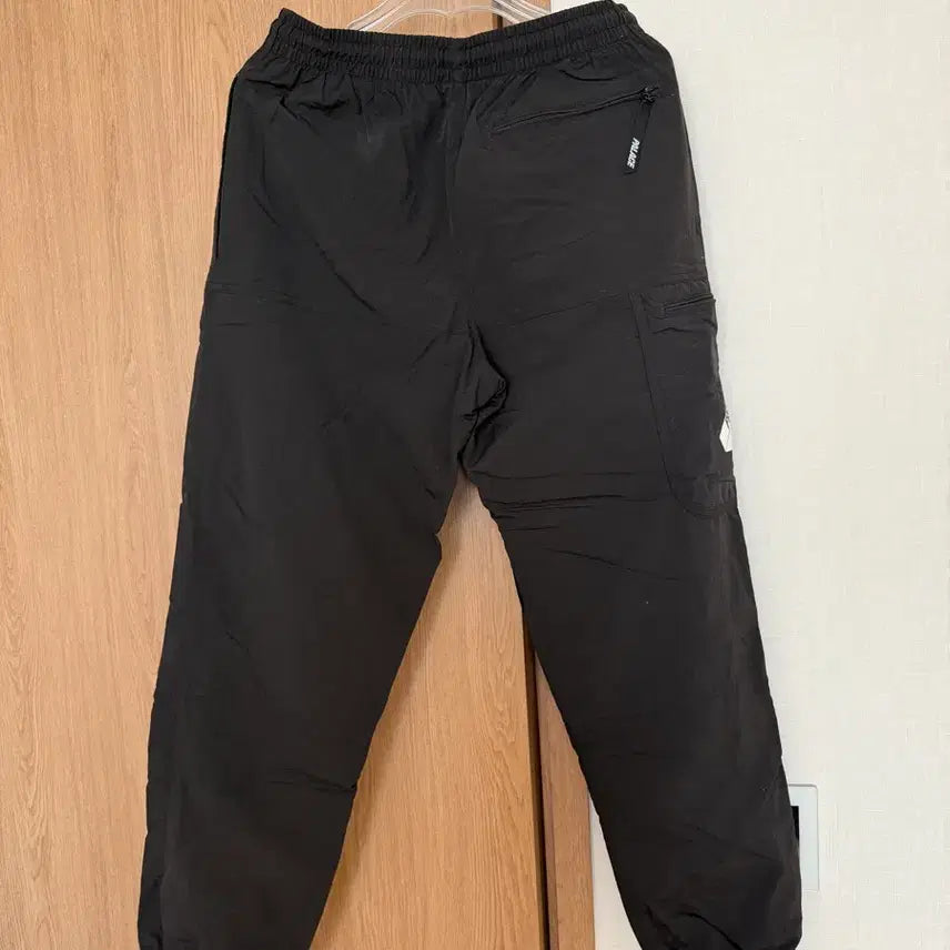 [BUNJANG] Palace Overpark Shell Pants / 팔라스 오버파크 쉘팬츠