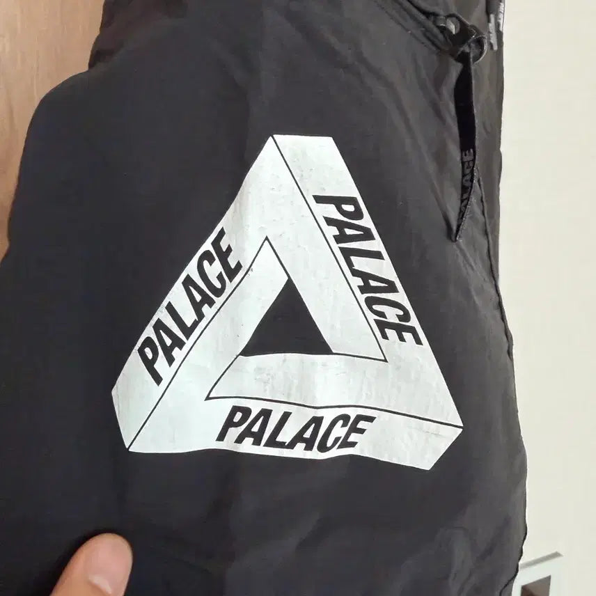 [BUNJANG] Palace Overpark Shell Pants / 팔라스 오버파크 쉘팬츠