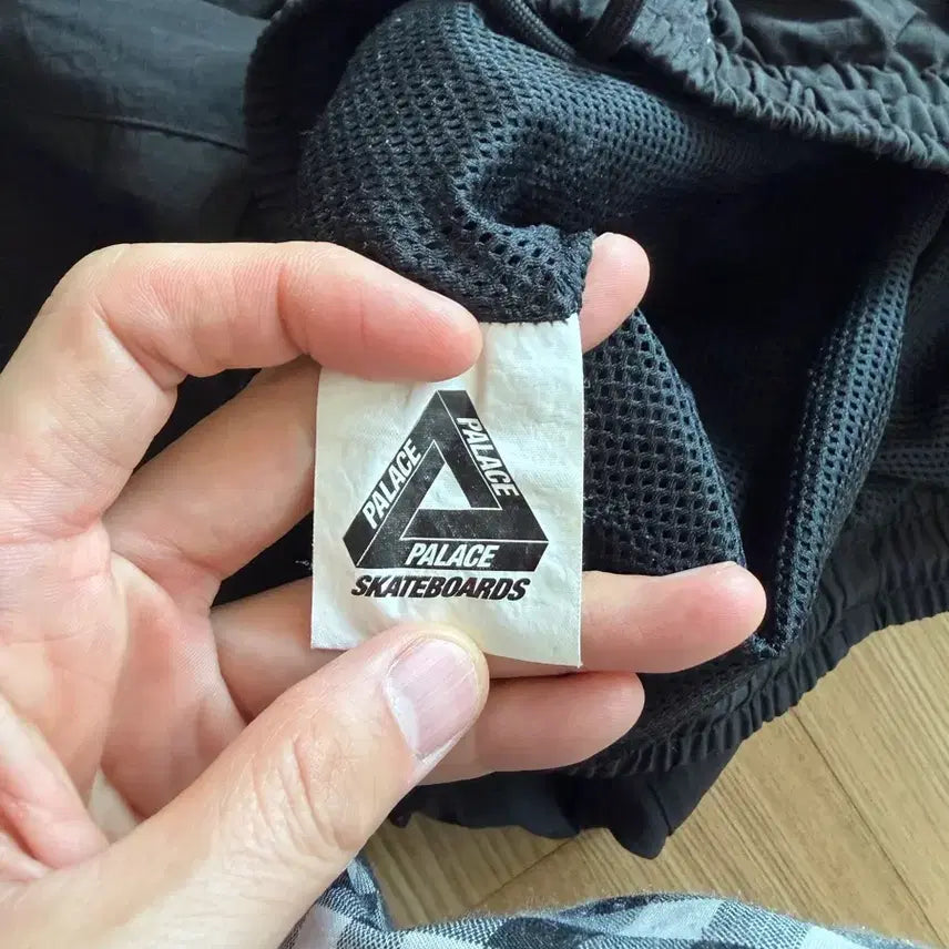 [BUNJANG] Palace Overpark Shell Pants / 팔라스 오버파크 쉘팬츠