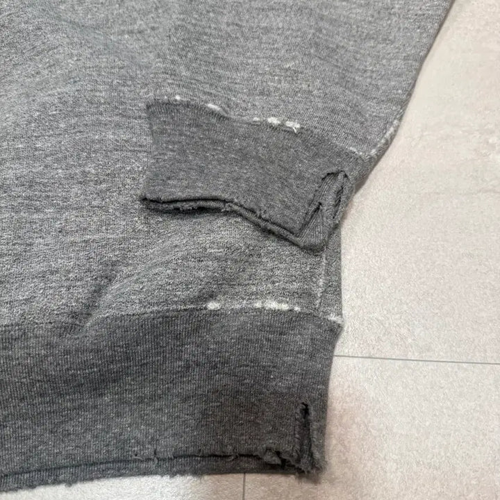 [BUNJANG] Unused Damage Sweatshirt 3 / 언유즈드 데미지 스웻셔츠 3