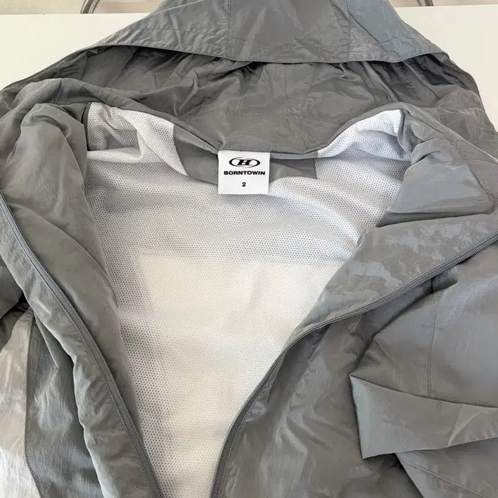 [BUNJANG] BORN TO WIN Windbreaker (XL) - New / 본투윈 바람막이(XL 사이즈) 미사용