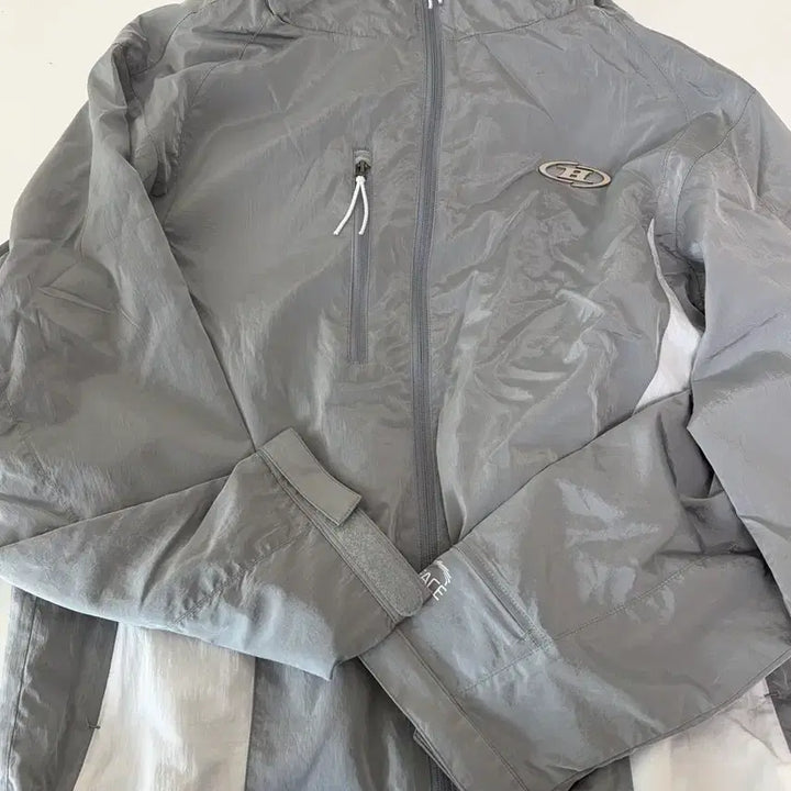 [BUNJANG] BORN TO WIN Windbreaker (XL) - New / 본투윈 바람막이(XL 사이즈) 미사용