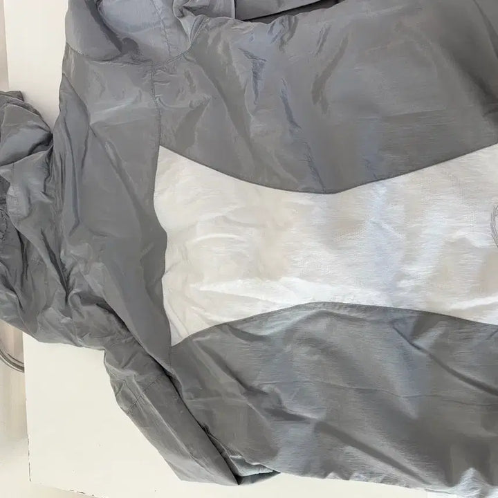 [BUNJANG] BORN TO WIN Windbreaker (XL) - New / 본투윈 바람막이(XL 사이즈) 미사용