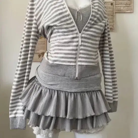 [BUNJANG] Wise Girl Vintage Adidas Striped Zip-up Gray / 와이즈걸 빈티지 아디다스 스트라이프 집업 그레이