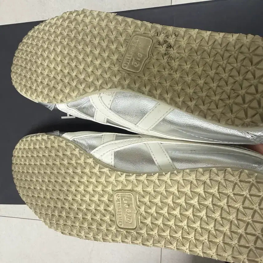 [BUNJANG] Onitsuka Tiger Mexico 66 White Silver (Size 230) / 오니츠카타이거 멕시코 66 화이트 실버 230