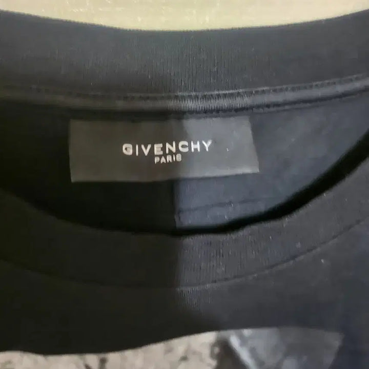 [BUNJANG] Givenchy T-shirt / 지방시 반팔티