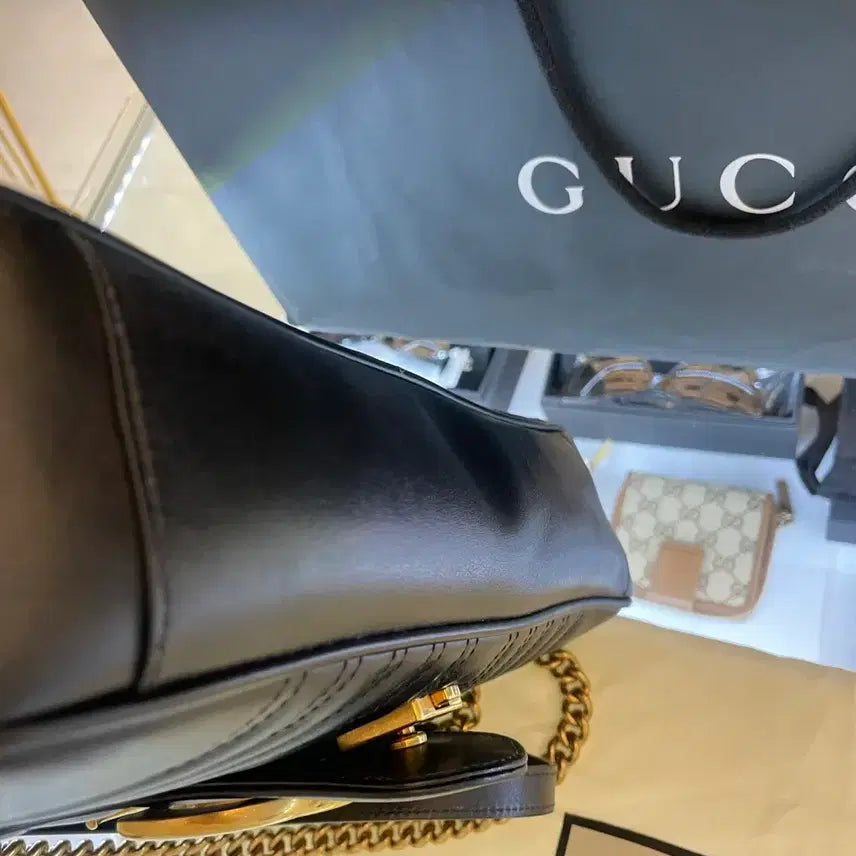 [BUNJANG] Gucci GG Marmont Medium Shoulder Bag / [정품] 구찌 GG 마몽 체인 숄더백 미디움
