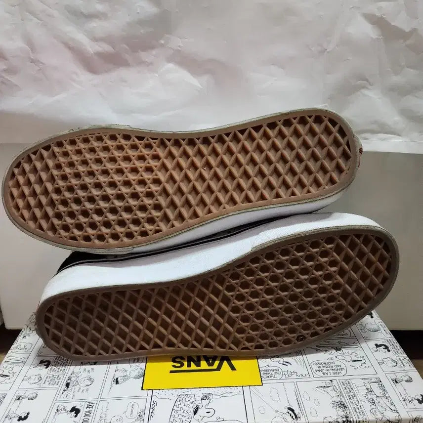 [BUNJANG] Vans Old Skool Snoopy Sneakers / 반스 올드스쿨 스누피 260
