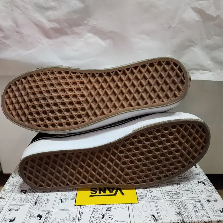 [BUNJANG] Vans Old Skool Snoopy Sneakers / 반스 올드스쿨 스누피 260