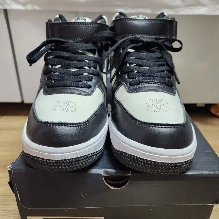 [BUNJANG] Nike x Stussy Air Force Mid SP Black and Light Bone Sneakers / 나이키 x 스투시 에어포스 미드 SP 블랙 앤 라이트 본 260