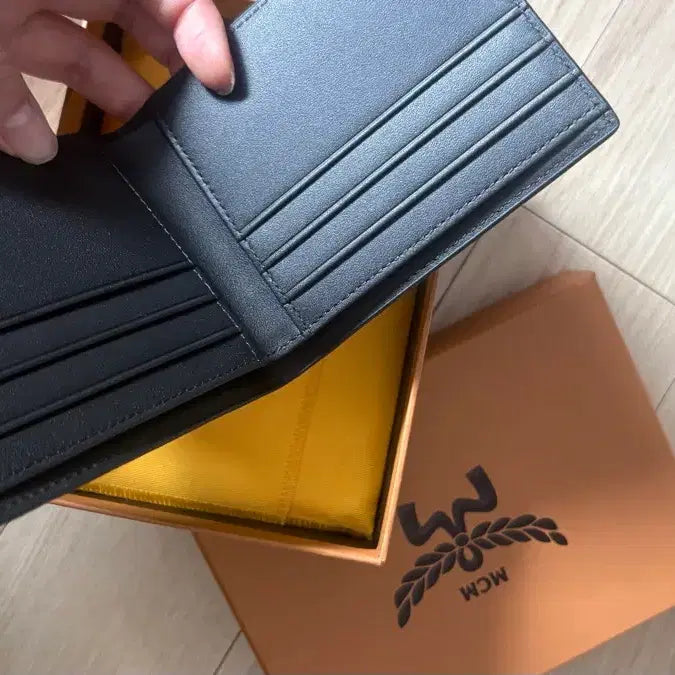 [BUNJANG] MCM Black Wallet / (새상품) MCM 블랙 반지갑 남성 지갑