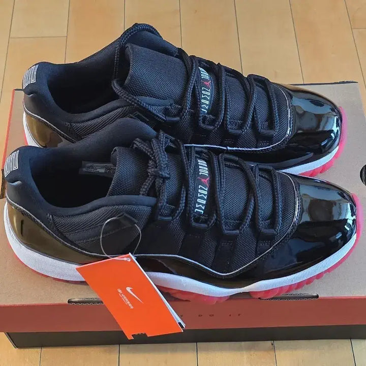 [BUNJANG] Jordan 11 Retro Low Bred (2025) Size 270 / 조던 11 레트로 로우 브레드(2025) 270사이즈