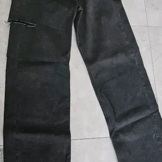 [BUNJANG] General Idea Black Denim Wide Ripped Jeans / 제너럴아이디어 블랙 데님 와이드 찢청 바지