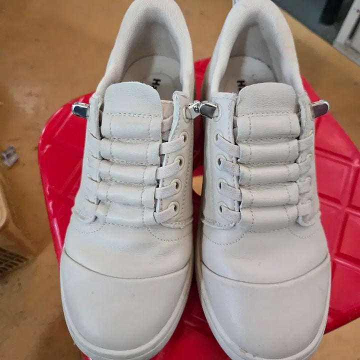 [BUNJANG] Halcyon Ivory Sneakers / 할시온 아이보리 스니커즈