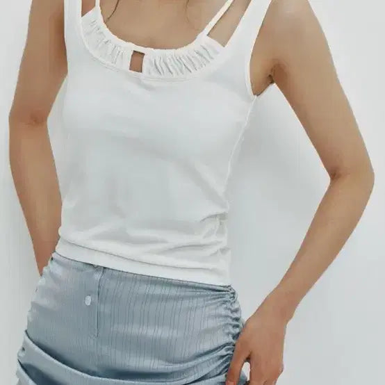 [BUNJANG] Meen Shirring Layered Sleeveless Top / 민더리 셔링 레이어드 슬리브리스 화이트 (키오프 벨 착용 상품) meen