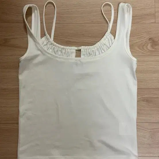 [BUNJANG] Meen Shirring Layered Sleeveless Top / 민더리 셔링 레이어드 슬리브리스 화이트 (키오프 벨 착용 상품) meen