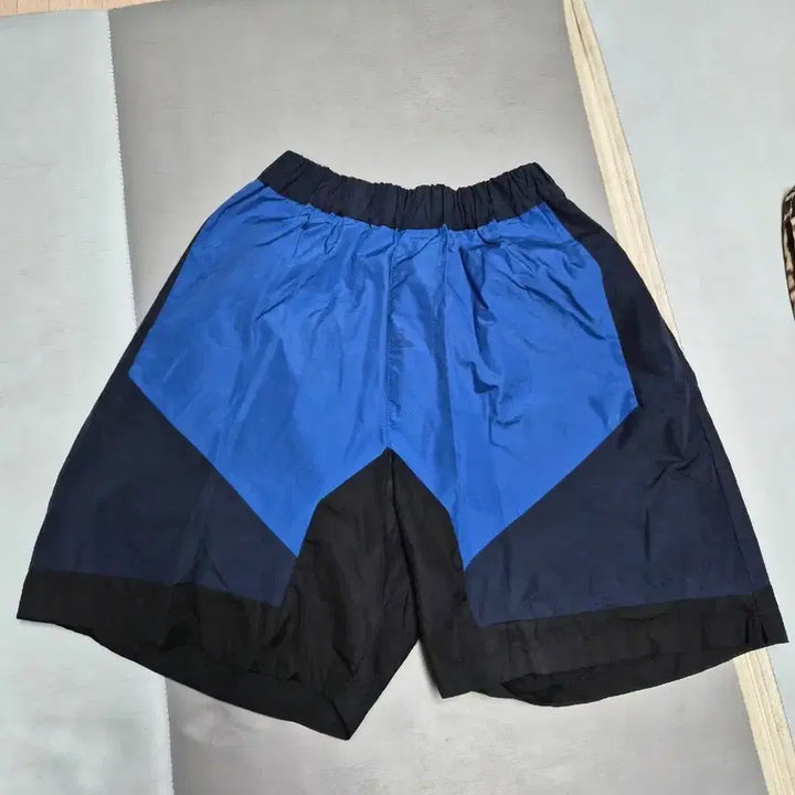 [BUNJANG] Etudes Blue/Black Colorblock Overfit Shorts / etudes 블루/블랙 배색 반바지 숏팬츠 오버핏
