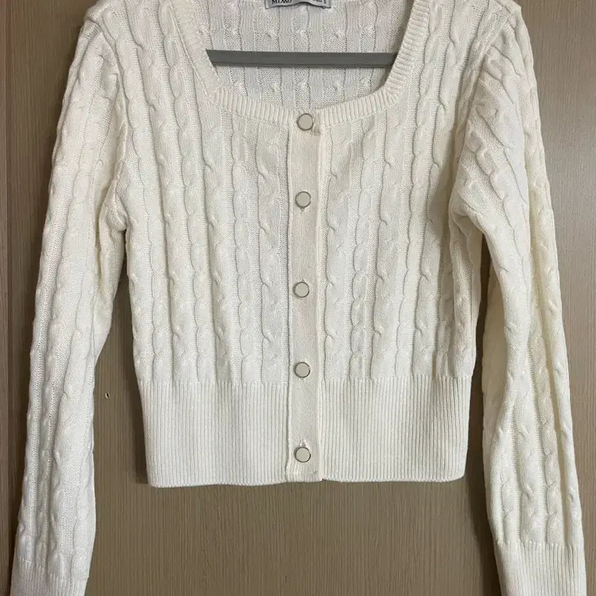 [BUNJANG] MIXXO Ivory Square Neck Cable Knit Cardigan / MIXXO 미쏘 꽈배기 스퀘어넥 가디건 아이보리 S사이즈