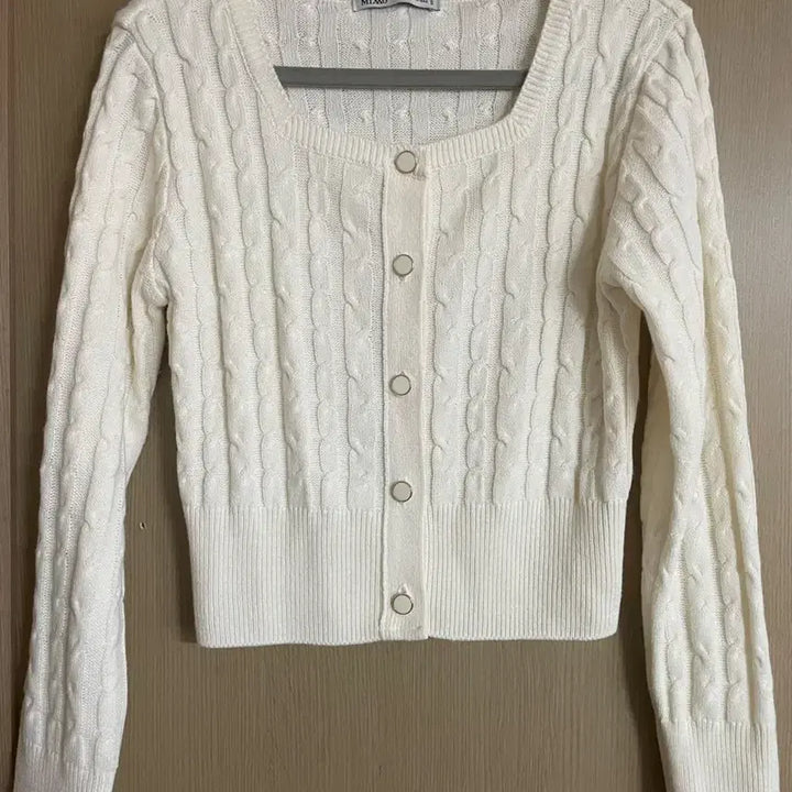 [BUNJANG] MIXXO Ivory Square Neck Cable Knit Cardigan / MIXXO 미쏘 꽈배기 스퀘어넥 가디건 아이보리 S사이즈