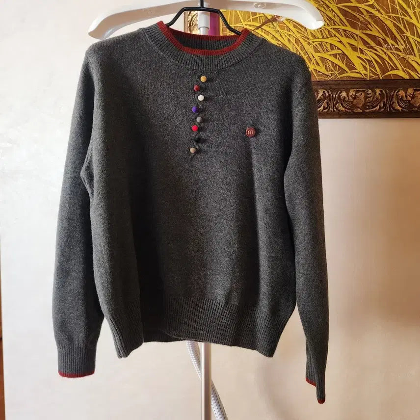 [SOLD OUT] 단추 포인트 챠콜 니트티 미착용