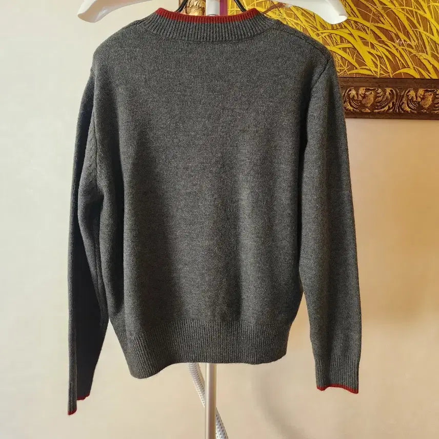 [SOLD OUT] 단추 포인트 챠콜 니트티 미착용