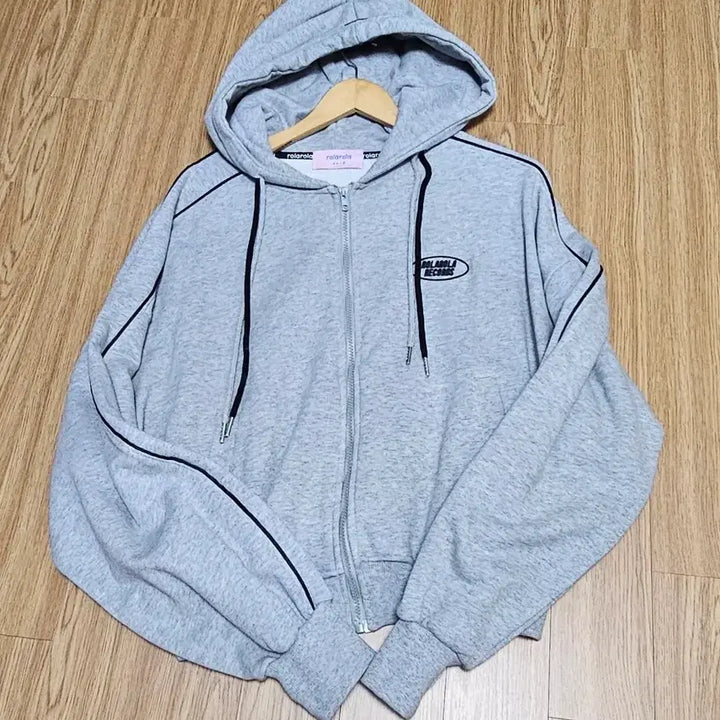 [BUNJANG] 로라로라 (HZ-19551) PIPING SHORT HOOD ZIP-UP / 로라로라 (HZ-19551) PIPING SHORT HOOD ZIP-UP