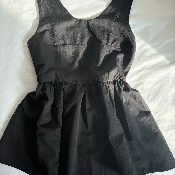 [BUNJANG] Black Shirred Sleeveless Blouse / 블라우스