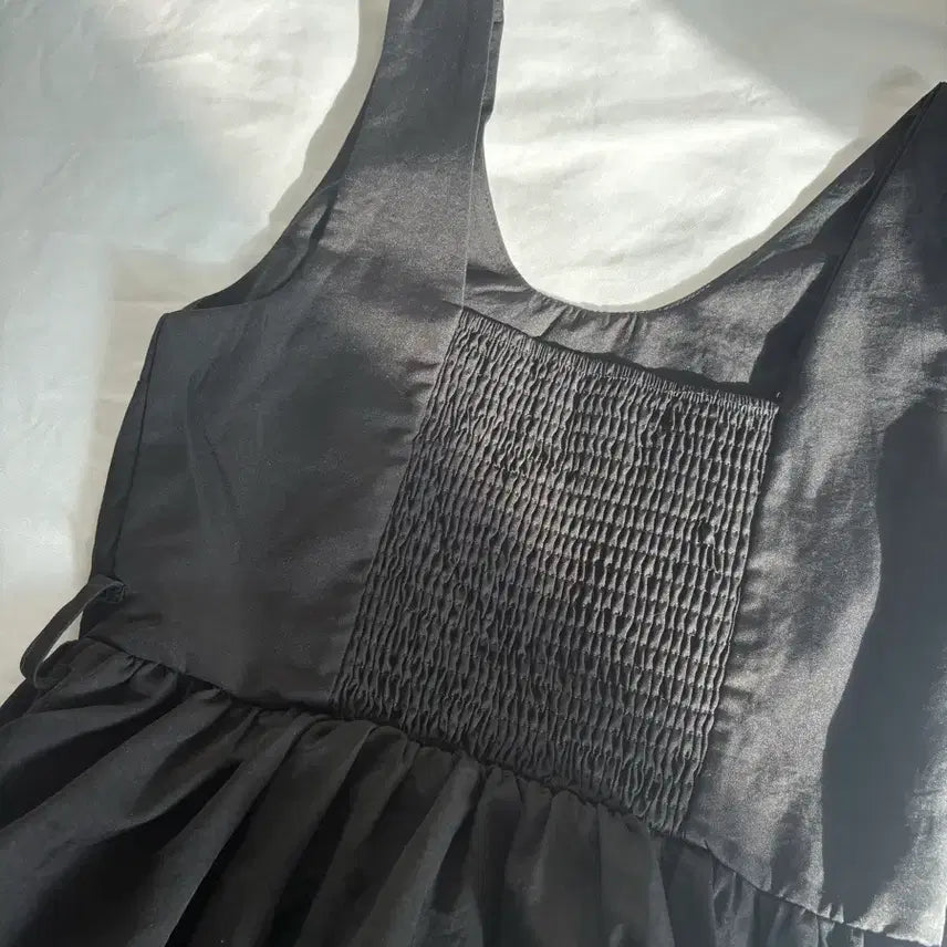 [BUNJANG] Black Shirred Sleeveless Blouse / 블라우스