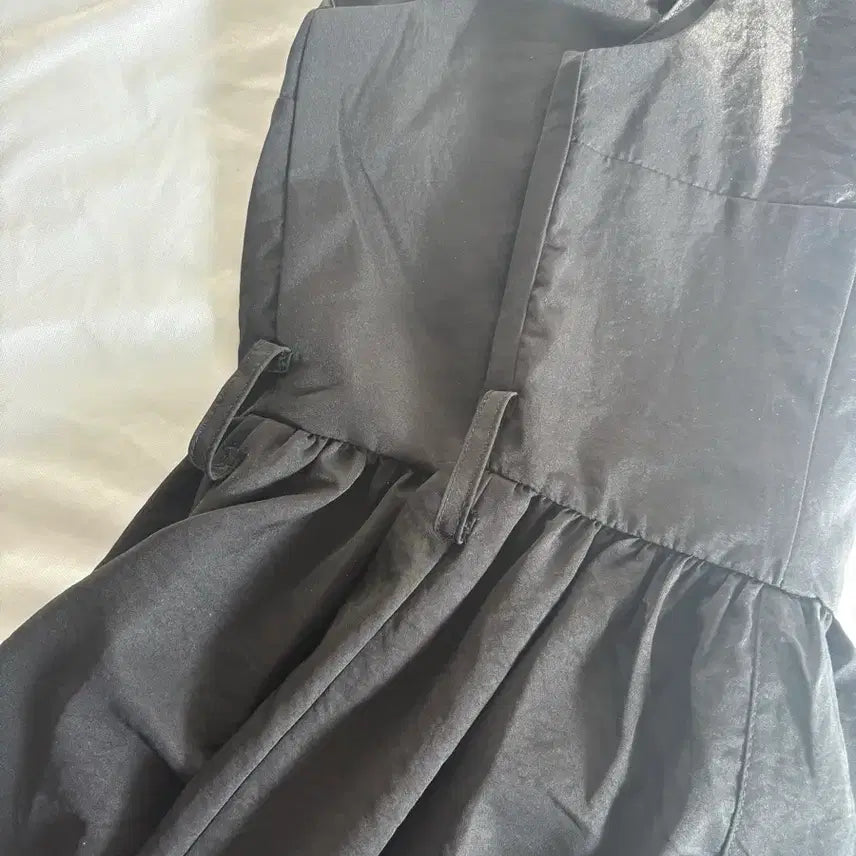 [BUNJANG] Black Shirred Sleeveless Blouse / 블라우스
