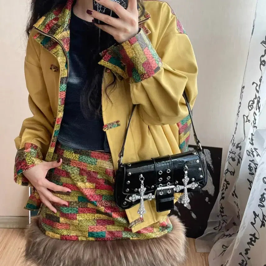 [BUNJANG] Y2K Black Enamel Cross Bag / 갸루 Y2K 블랙 에나멜 크로스 가방