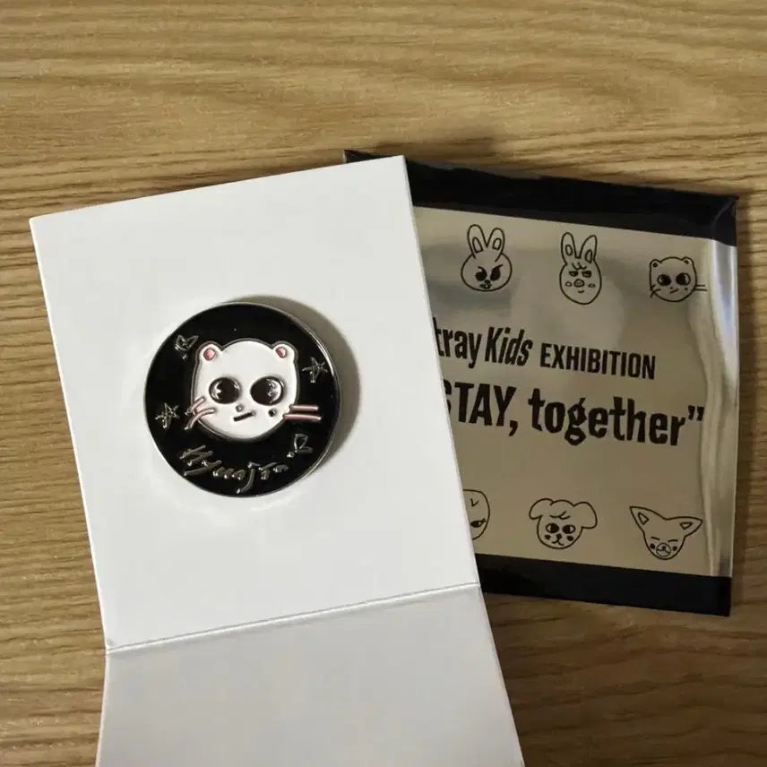 스키즈 전시회 지니렛 핀뱃지