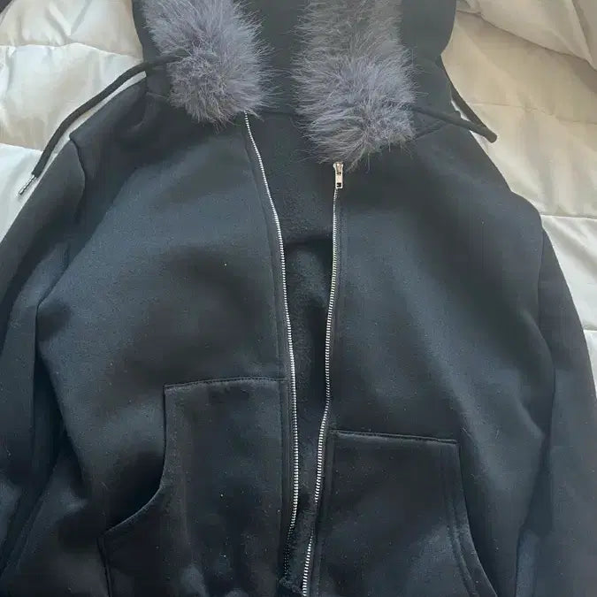 [BUNJANG] Avely Hooded Fur Zip-up Jacket Black / 에이블리 후드 퍼 집업 블랙