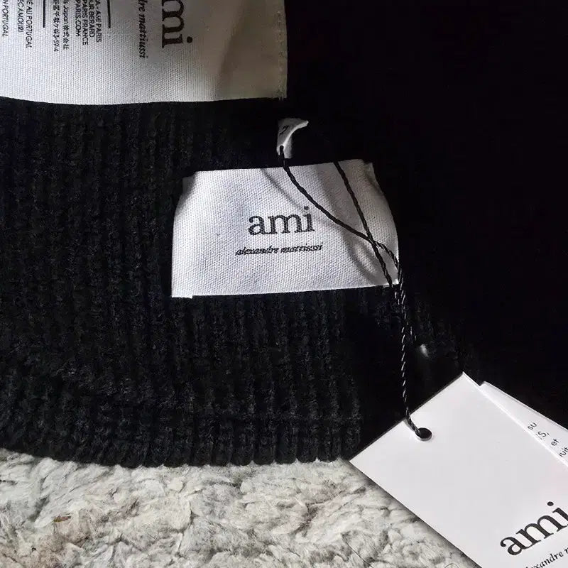 [SOLD OUT] 아미 스몰하트 로고 울 비니 모자 블랙 새제품