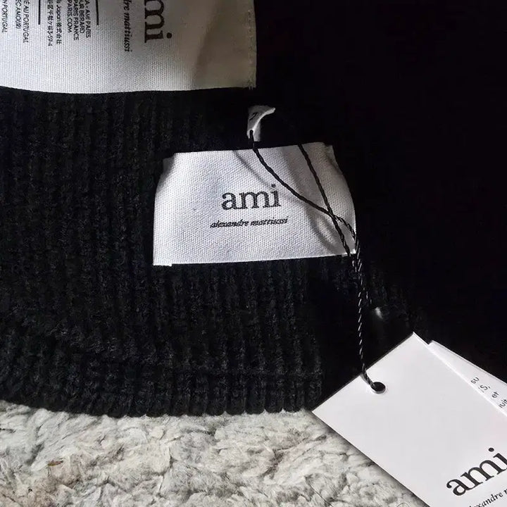 [SOLD OUT] 아미 스몰하트 로고 울 비니 모자 블랙 새제품
