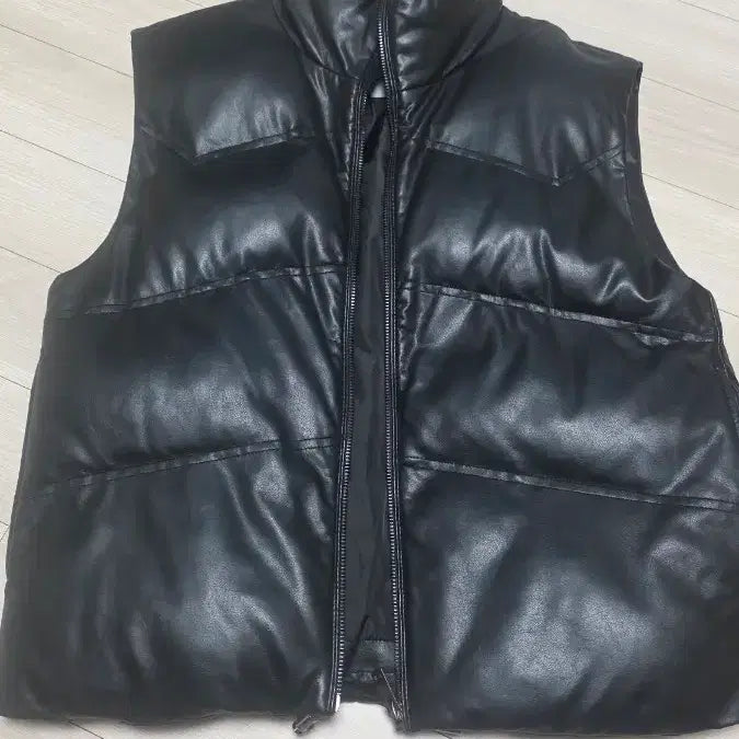 [BUNJANG] 8seconds Black Leather Padded Vest / 에잇세컨즈 블랙 레더 패딩 조끼 베스트