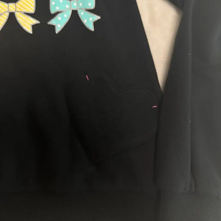 [BUNJANG] Mezzo Piano Ribbon Heart Pocket Lace Sweatshirt / (오늘만) 메조피아노 리본 하트포켓 레이스 맨투맨 히메갸루