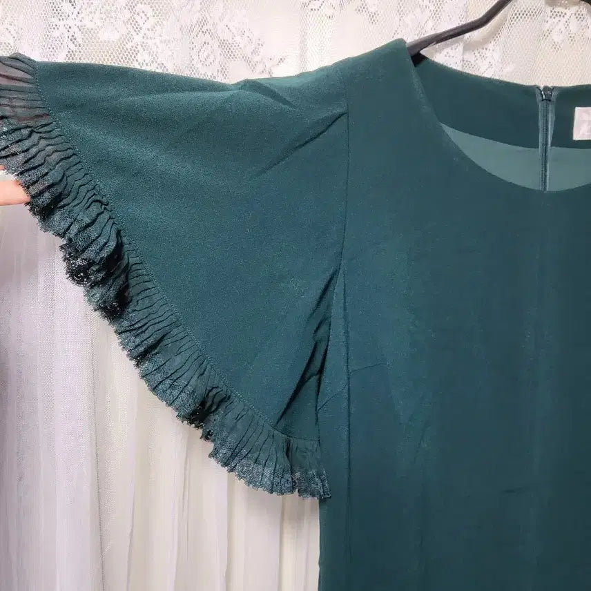 [BUNJANG] RENEEVON Frill Midi Dress / 레니본 RENEEVON 프릴 원피스