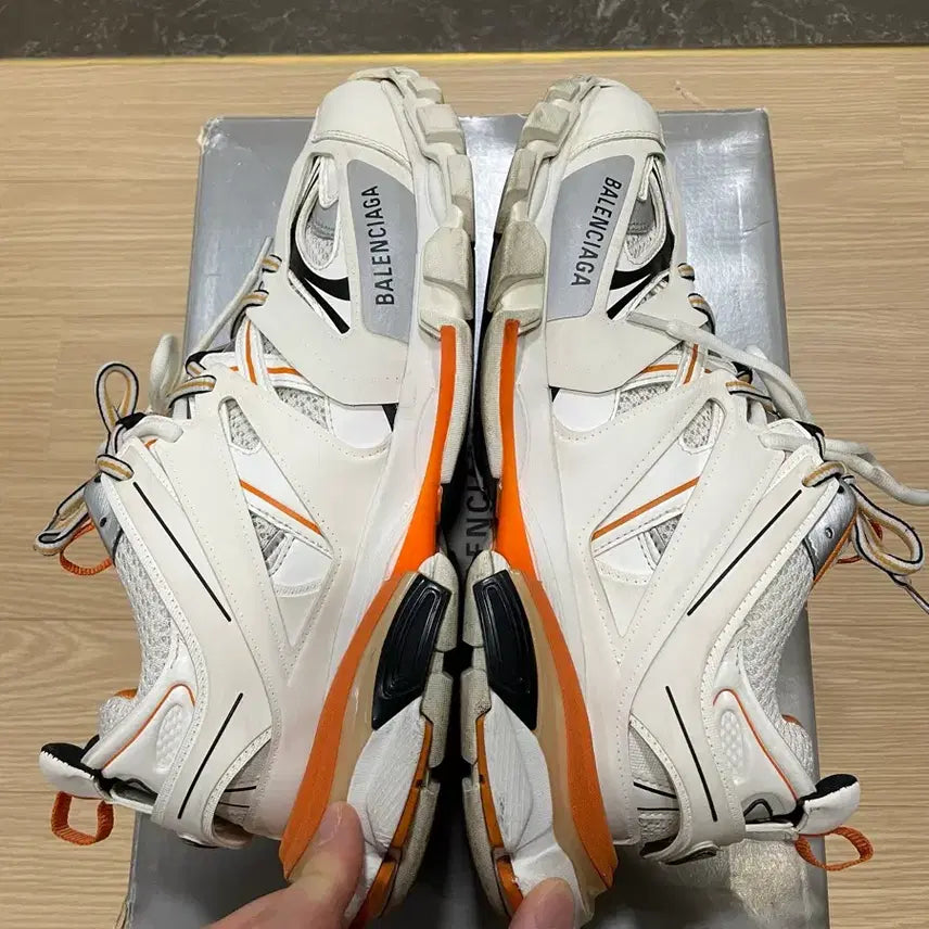 [BUNJANG] Balenciaga Track Shoes White and Orange / [43] 발렌시아가 트랙 슈즈 흰주