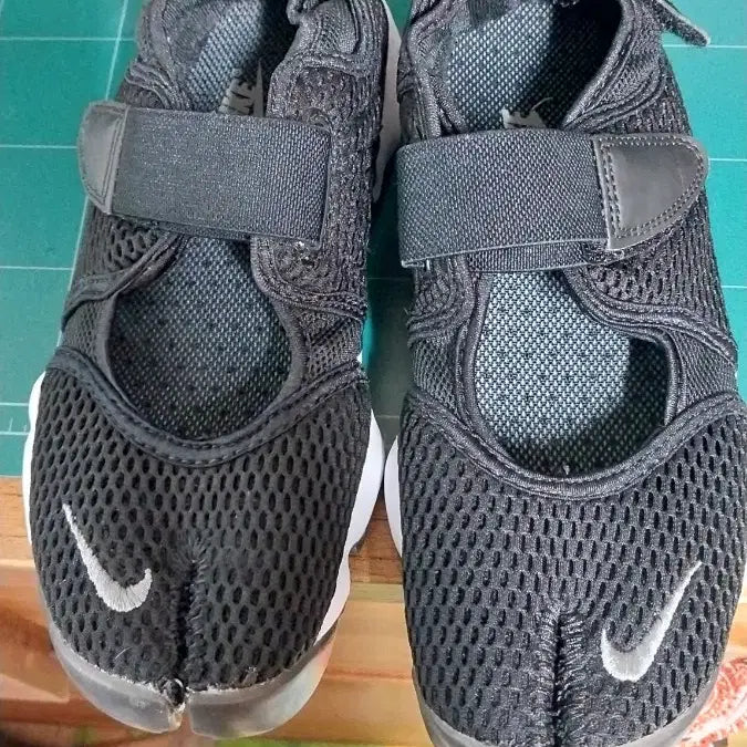 [SOLD OUT] 나이키 정품 에어 리프트  샌들 .240