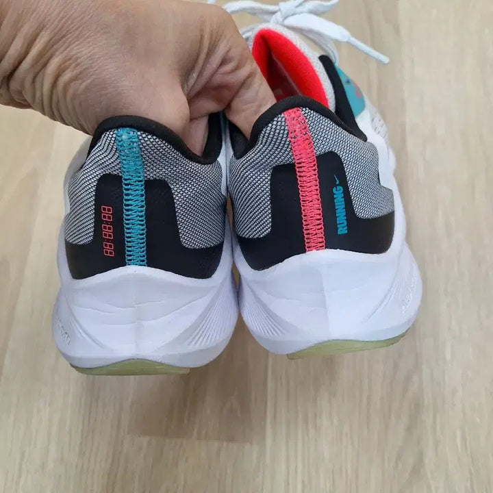 [BUNJANG] Nike Air Zoom Winflo 7 (US 6) / 나이키 에어 줌 윈플로7  (235size)