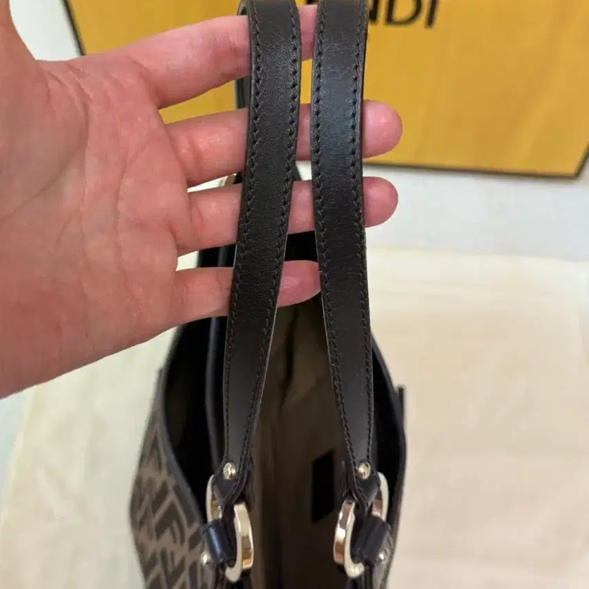 [BUNJANG] Fendi FF Logo Brown Tote Bag / 펜디 FF로고 토트백 브라운 쇼퍼백(오늘만 이 할인 가격!)