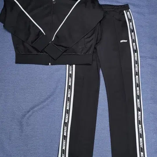 [BUNJANG] NERDY Black Track Set - M / 널디 블랙 트랙 셋업 세트 M