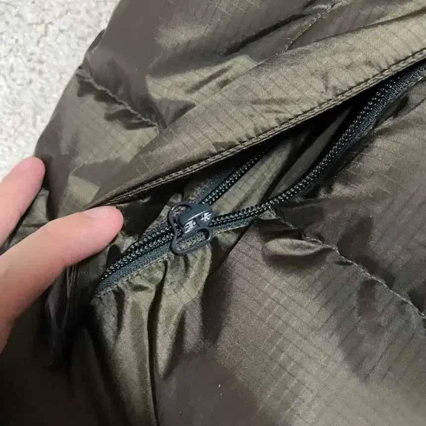 [BUNJANG] thisisneverthat Gore-Tex Windstopper Puffer Olive Jacket / 디스이즈네버댓X고어텍스 윈드스토퍼 푸퍼 올리브 m사이즈