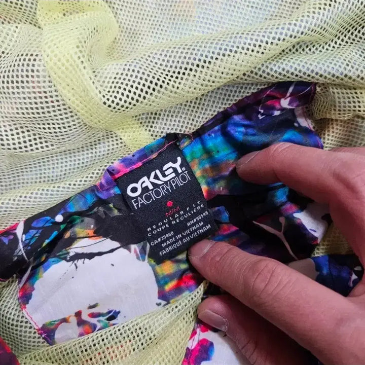 [BUNJANG] OAKLEY Pilot Factory Gradient Windbreaker / 오클리(OAKLEY) 파일럿 팩토리 그라데이션 바람막이