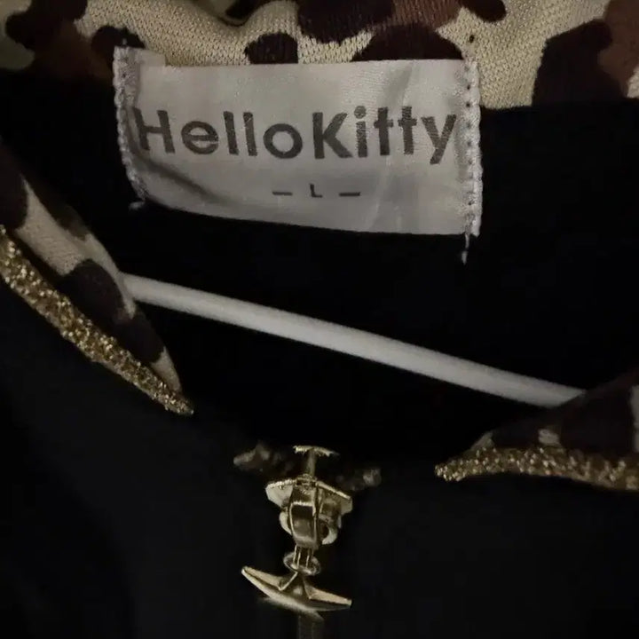 [BUNJANG] Hello Kitty Onegyaru Leopard Print Hooded Zip-up / 헬로키티 오네갸루 후드집업