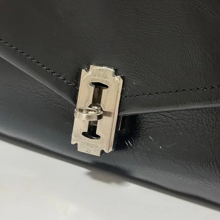 [BUNJANG] Vunque O'cam Two Pocket Shoulder Medium Bag / 분크 오캄 두 포켓 숄더 미듐 가방