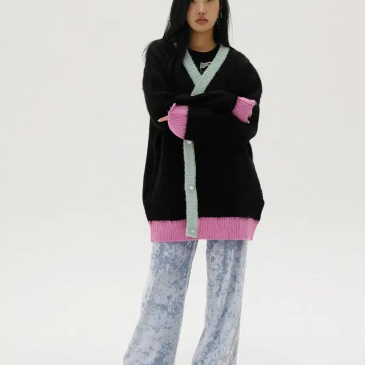 [BUNJANG] The Centaur Color Combination Knit Cardigan Black / [더센토르] 컬러 콤비네이션 니트 가디건 블랙